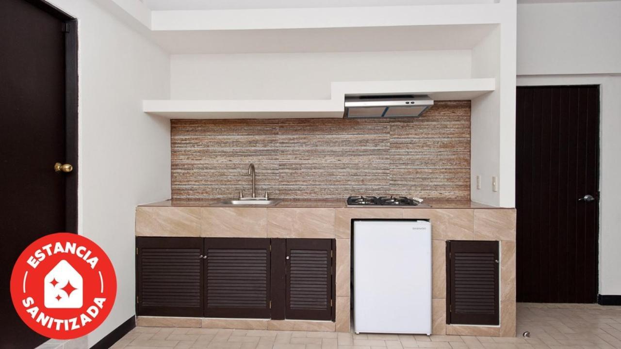 Econosuites Apartahotel 2*