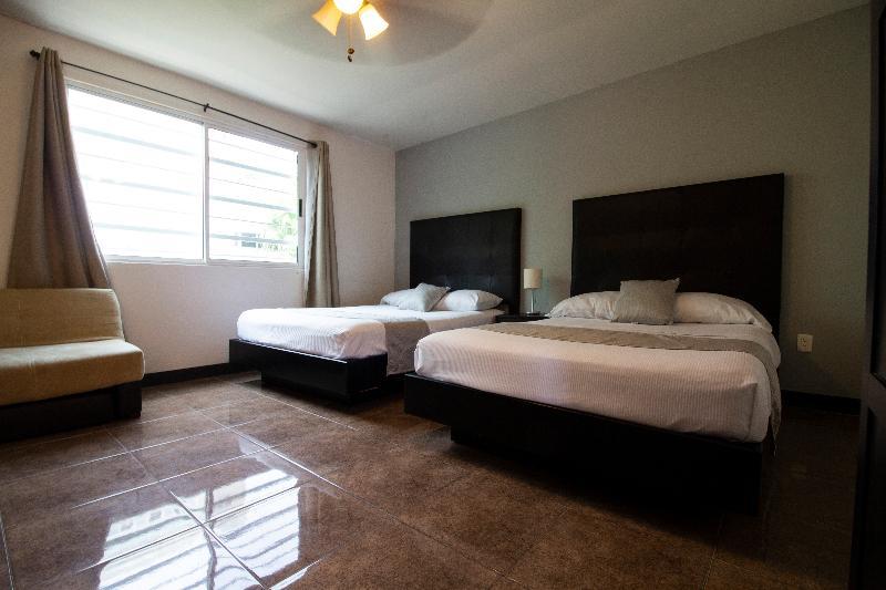 Econosuites Apartahotel