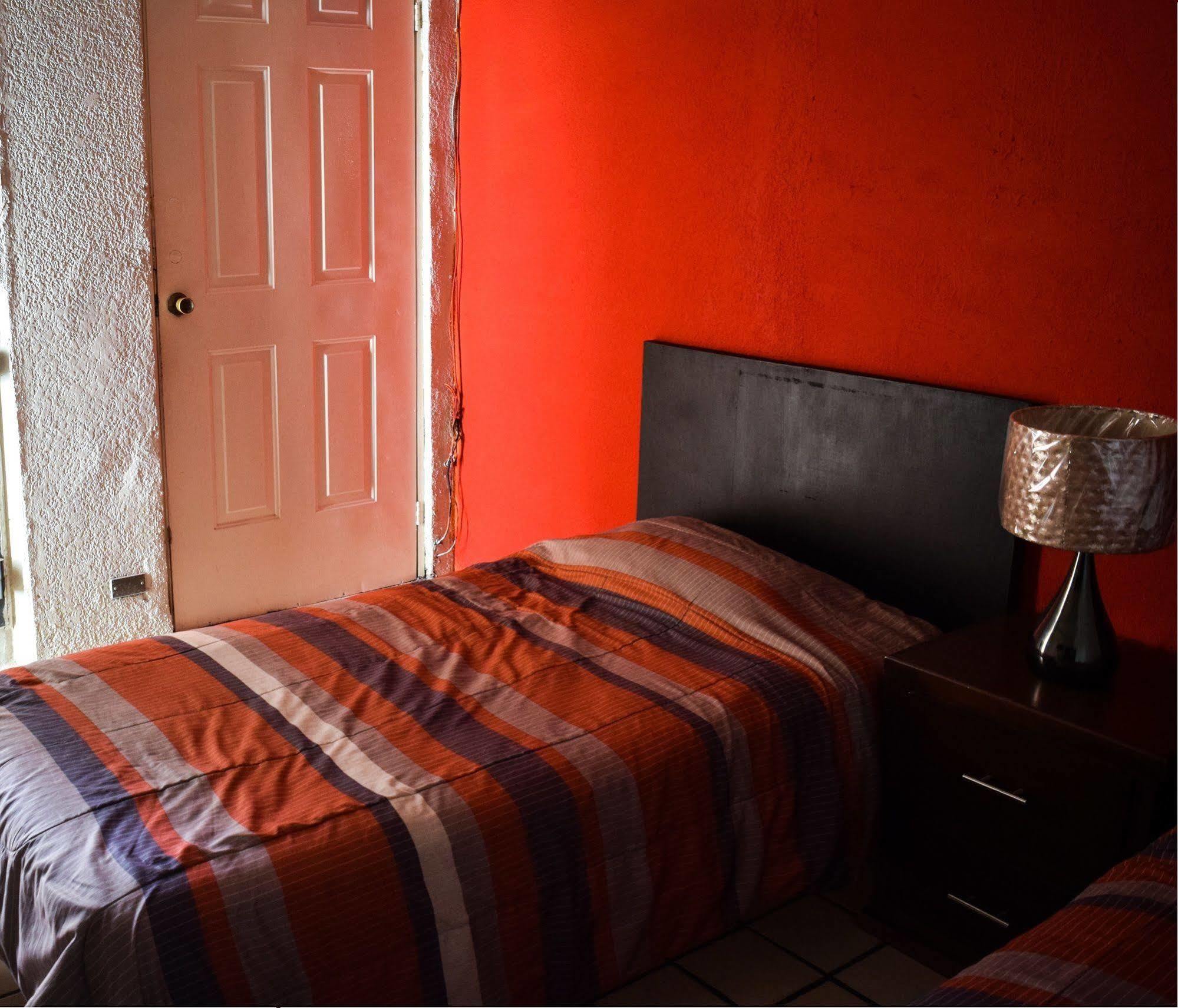 Econosuites Apartahotel